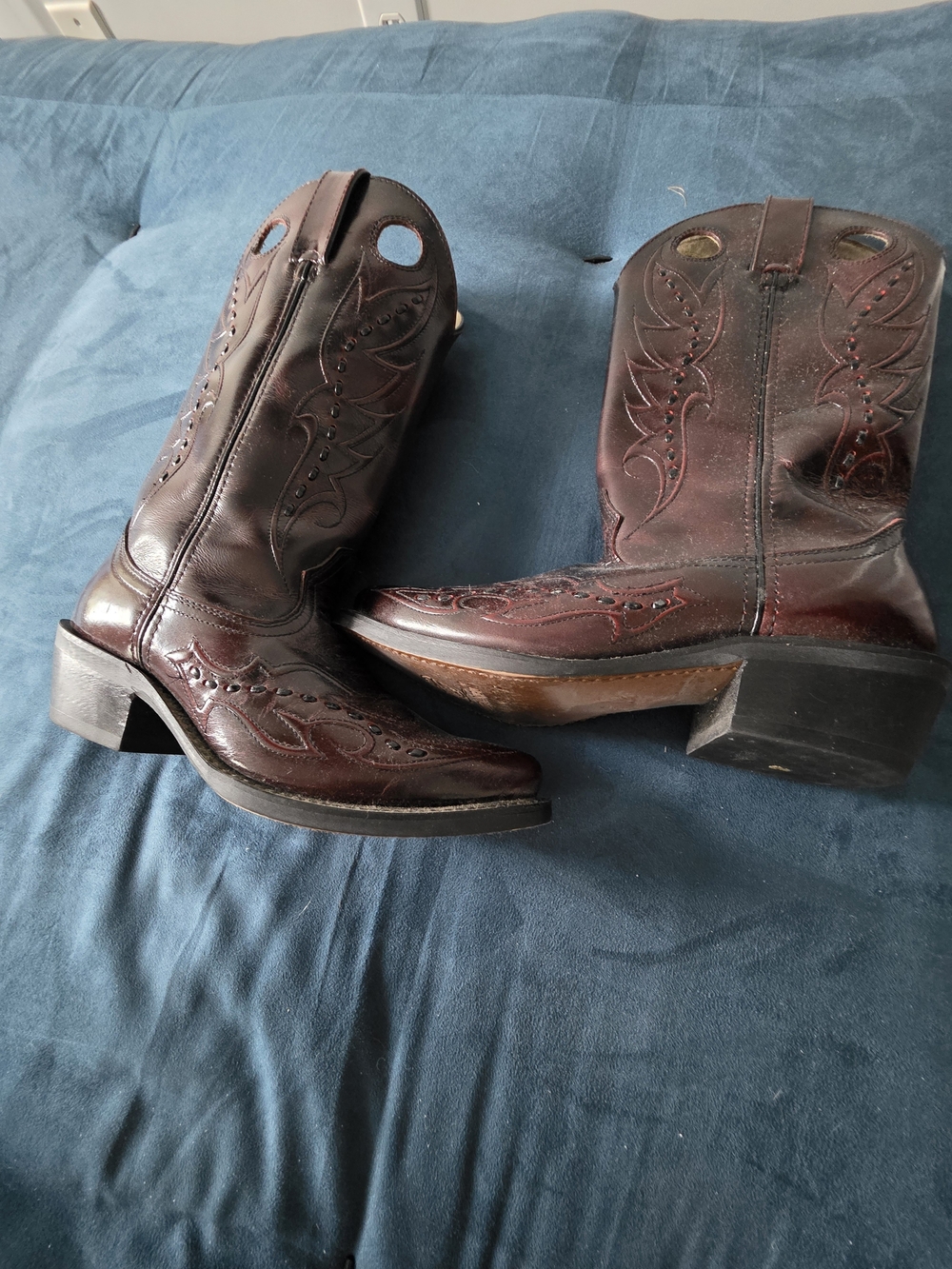 Men's Black Cherry Western Boots - Classic Cowboy Style